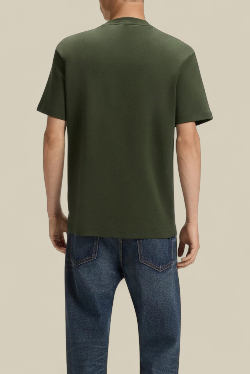 תמונת דוגמן אחורית של חולצת טי