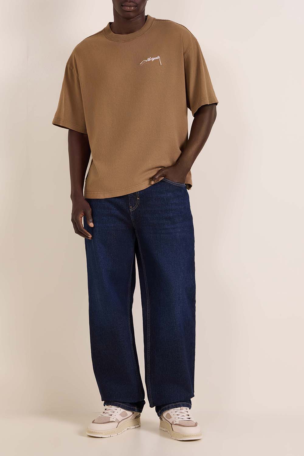 תמונת דוגמן קידמית של נעלי סניקרס ארייה לו