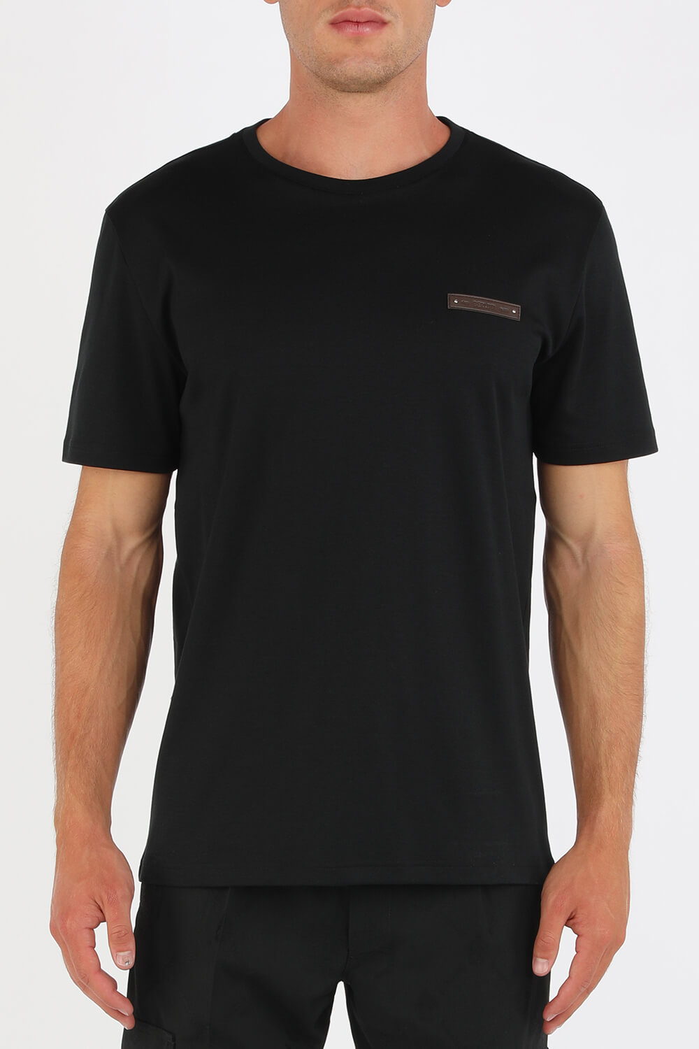 תמונת דוגמן קידמית של T-Shirt With Leather Detail in Black