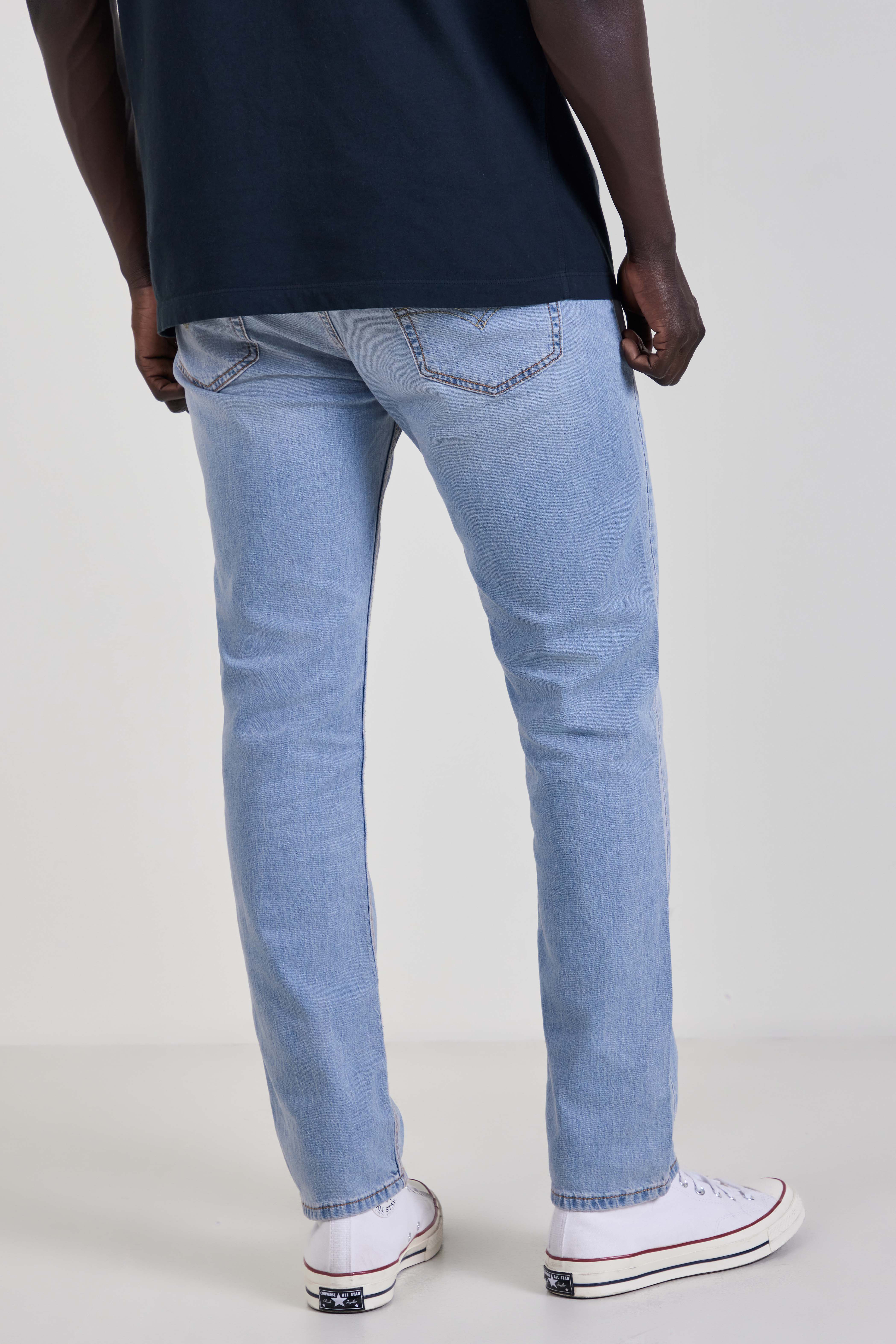 תמונת דוגמן אחורית של מכנסי ג'ינס 511 בגזרת סלים