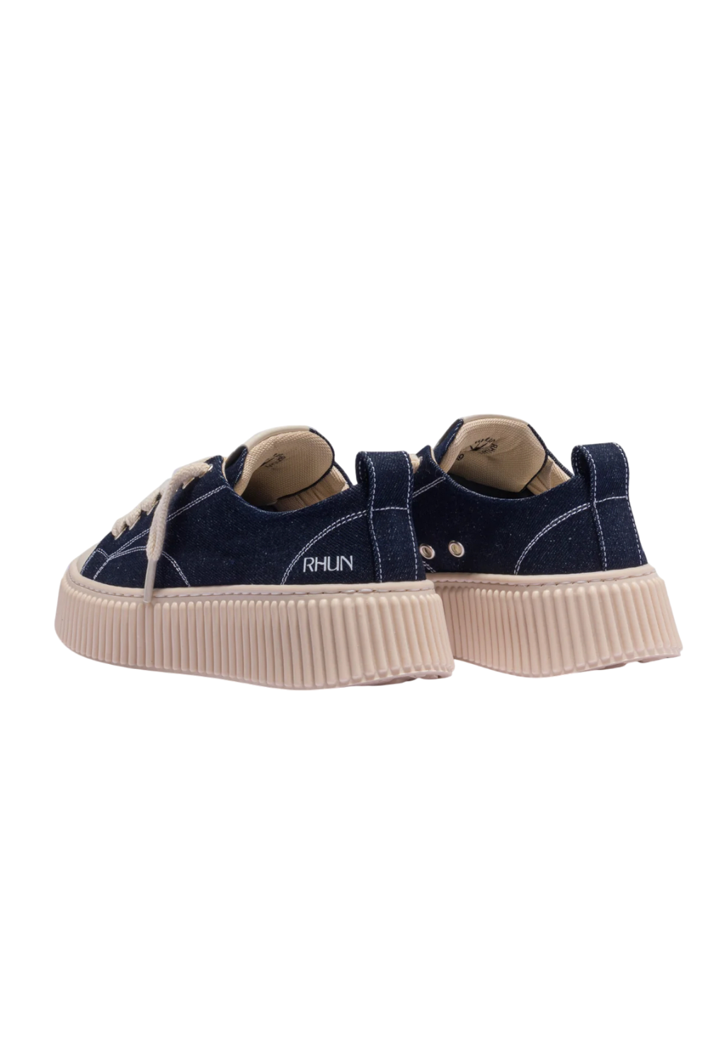 תמונה אחורית של נעלי סניקרס 2020