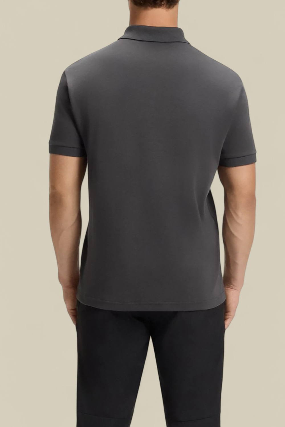 תמונת דוגמן אחורית של חולצת פולו