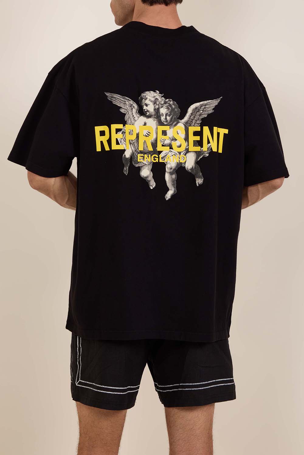 תמונת תקריב דוגמן של חולצת טי