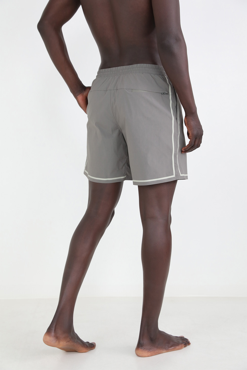 תמונת דוגמן אחורית של Pool Short 7