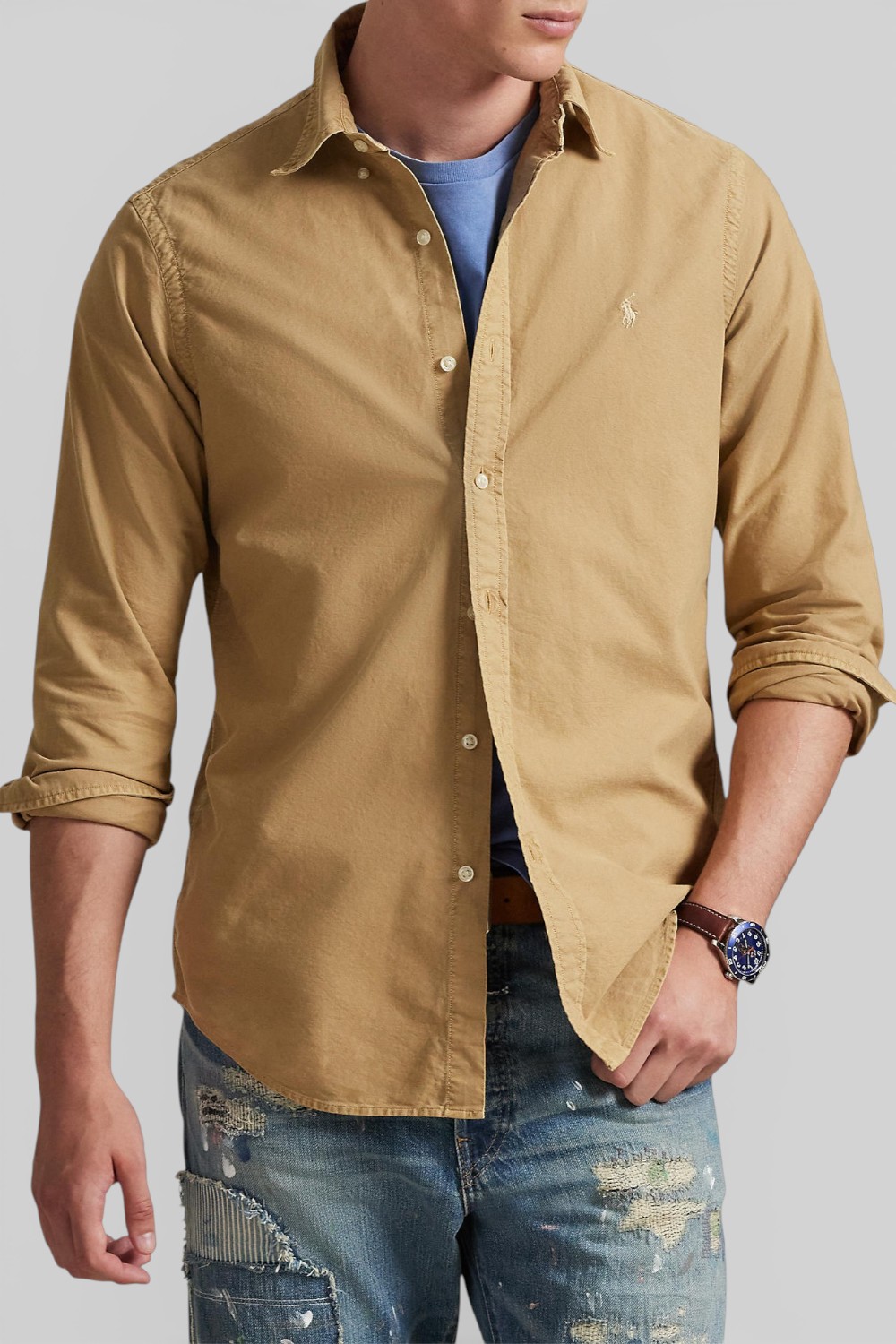 תמונת דוגמן קידמית של חולצה מכופתרת