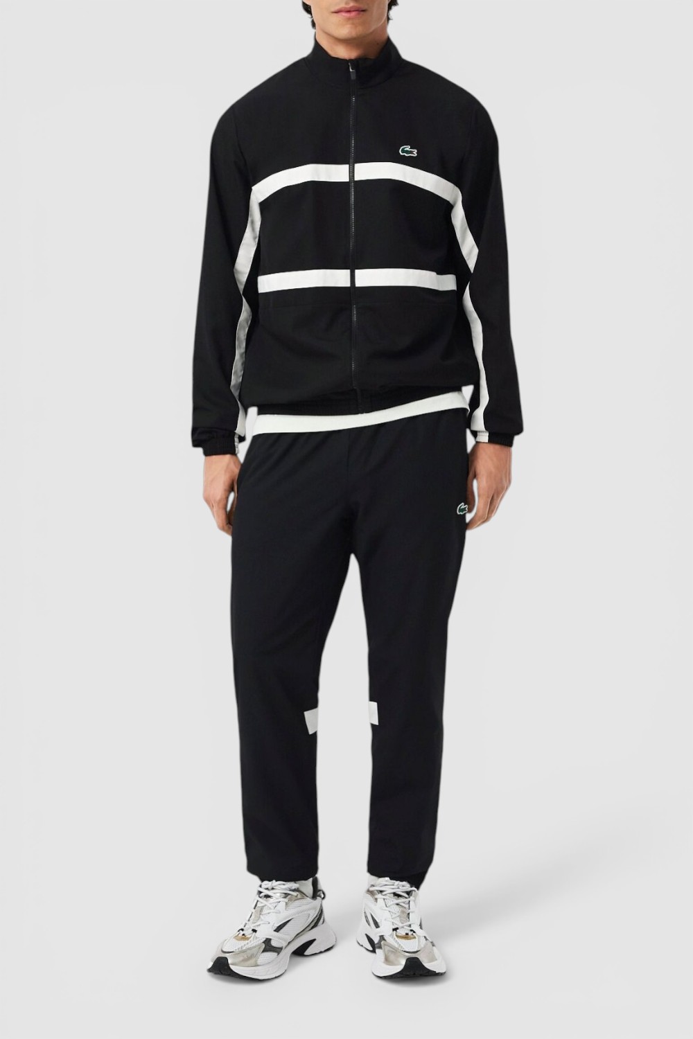 תמונת דוגמן קידמית של חליפת טרנינג