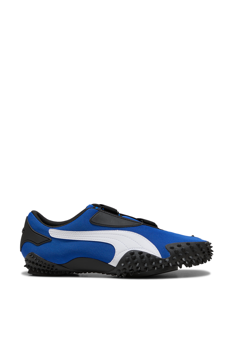 תמונה קידמית של נעלי סניקרס מוסטרו