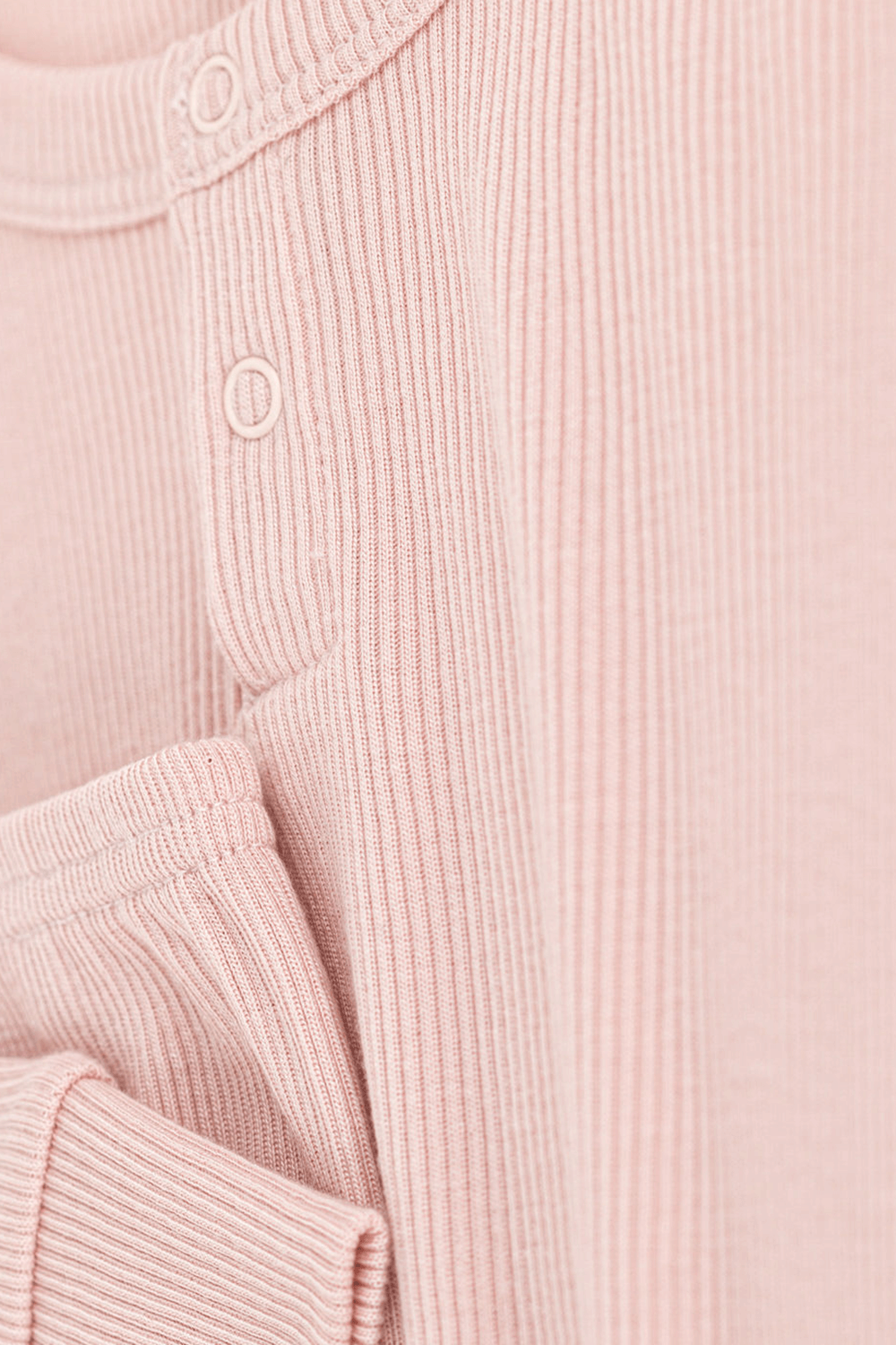 תמונת תקריב של סט פיג'מה ארוך מכותנה היפואלרגנית - גילאי 6-12