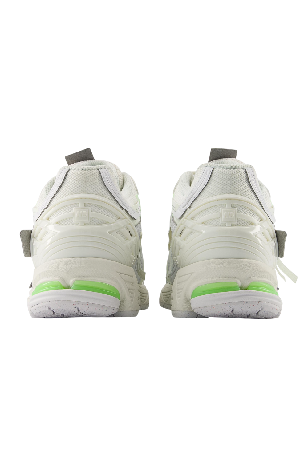 תמונת תקריב של נעלי ריצה 1906