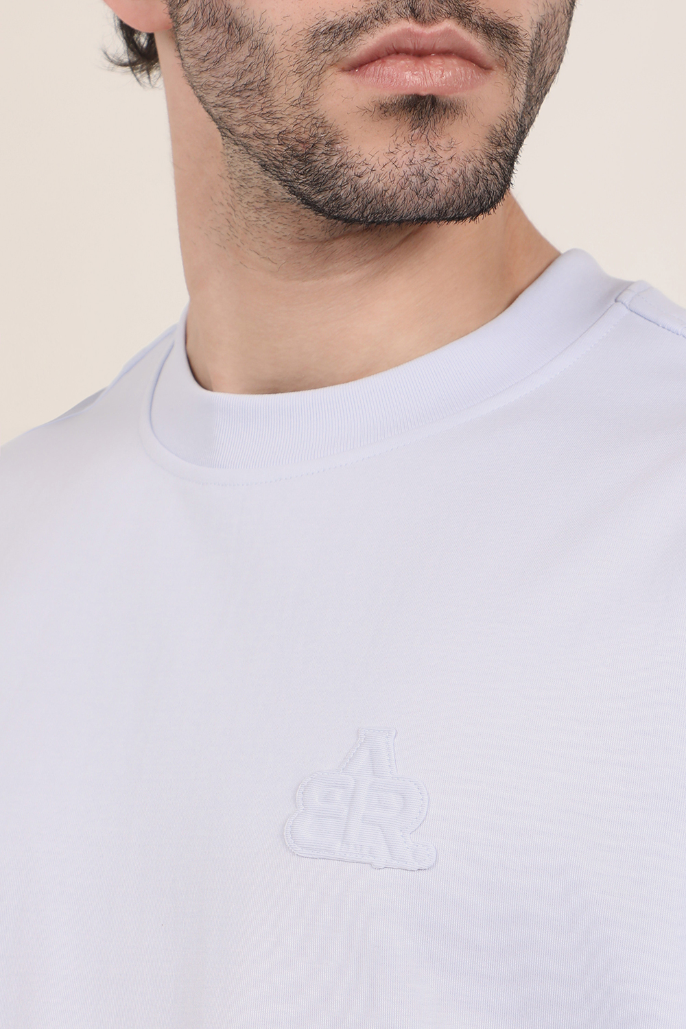 תמונת תקריב דוגמן של חולצת טי