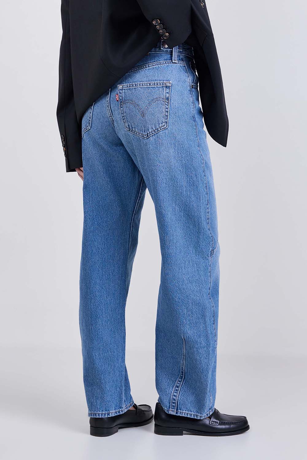 תמונת דוגמן אחורית של מכנסי ג'ינס בגזרת ברל