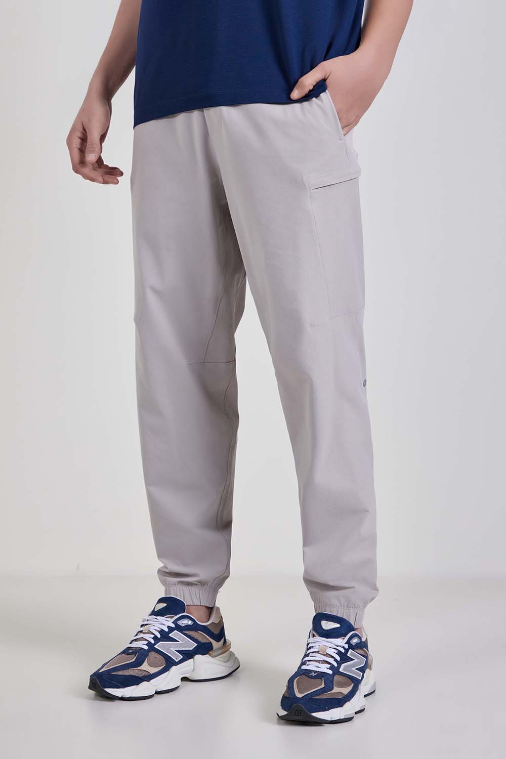תמונת דוגמן קידמית של Zeroed In Classic-Fit Cargo Jogger Regular