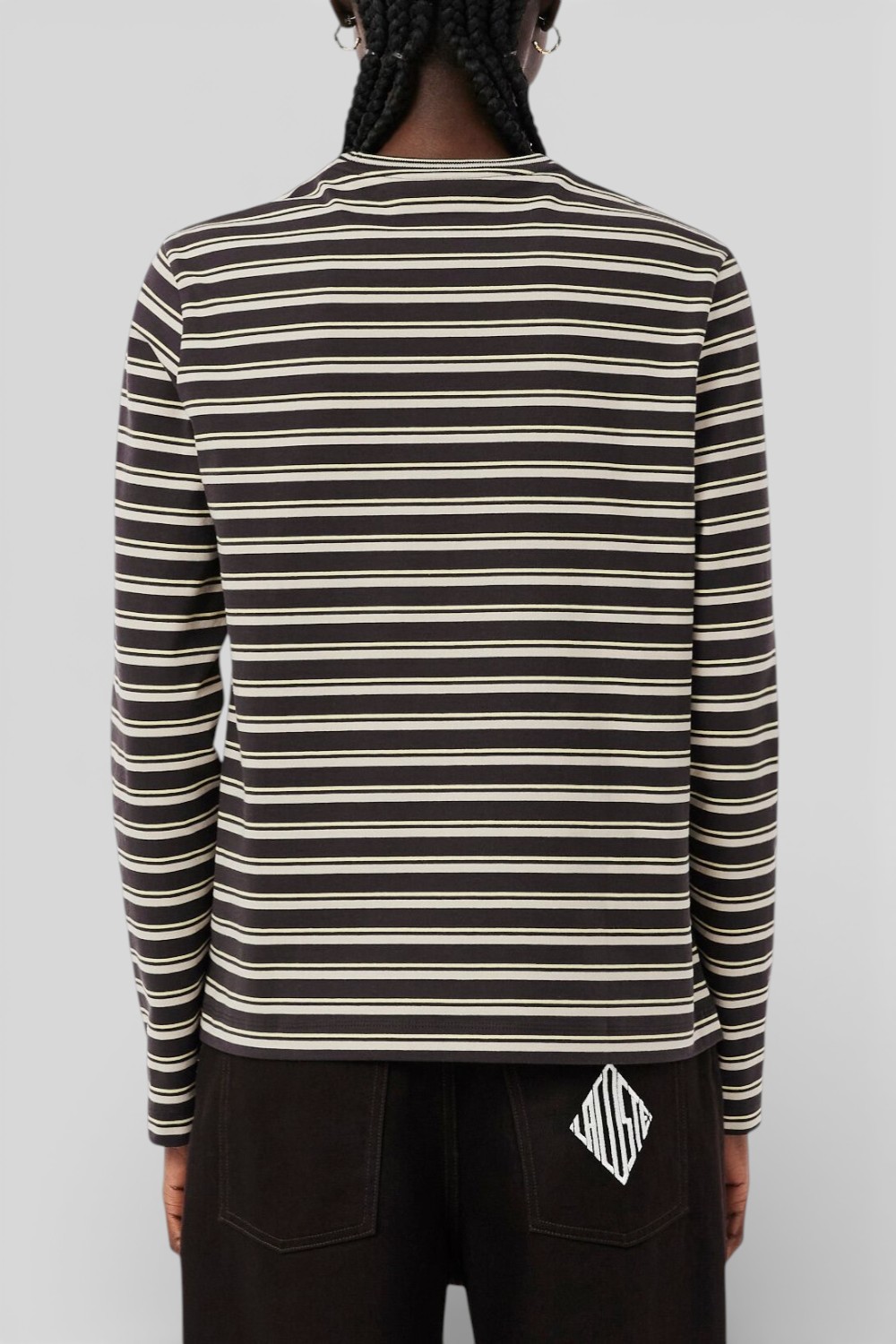 תמונת דוגמן אחורית של חולצת טי