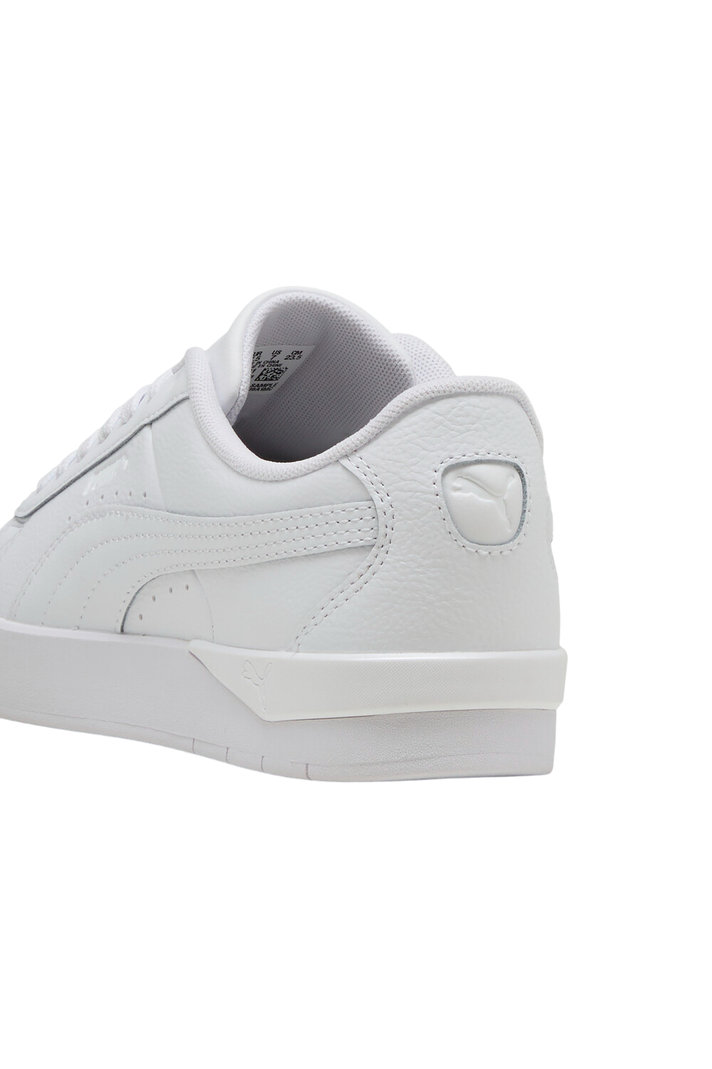 תמונת פנים של נעלי סניקרס