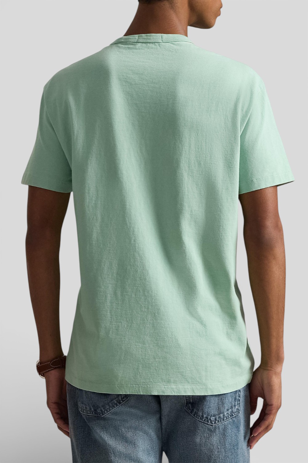 תמונת דוגמן אחורית של חולצת טי