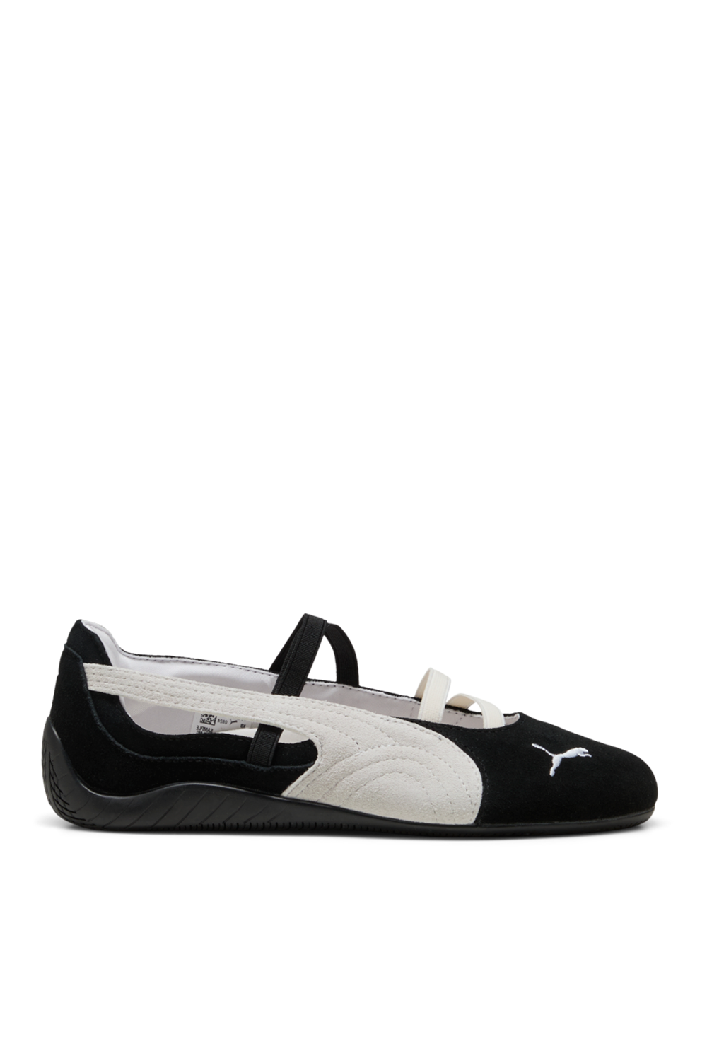 תמונה קידמית של נעלי סניקרס