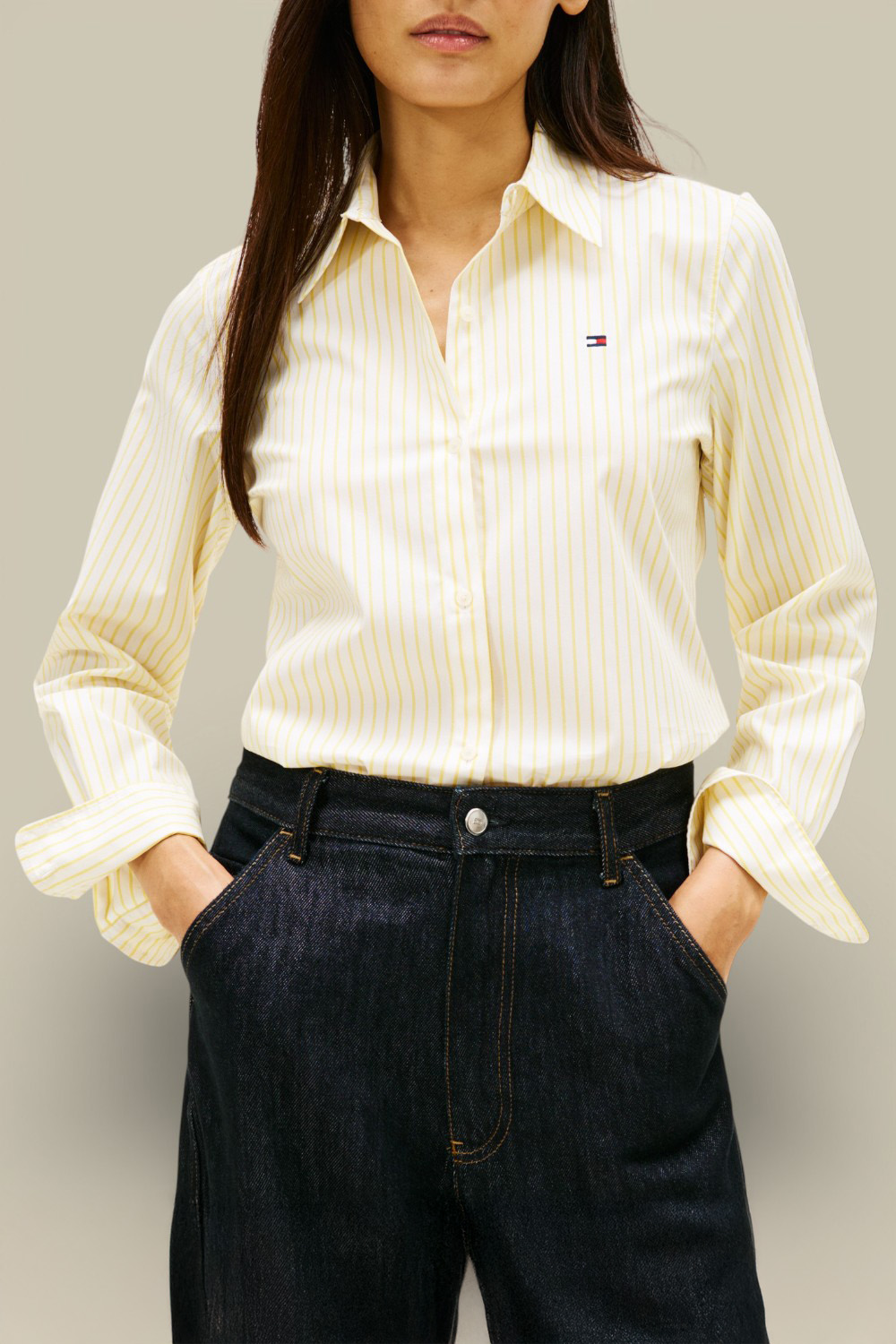 תמונת דוגמן קידמית של חולצה מכופתרת פסים