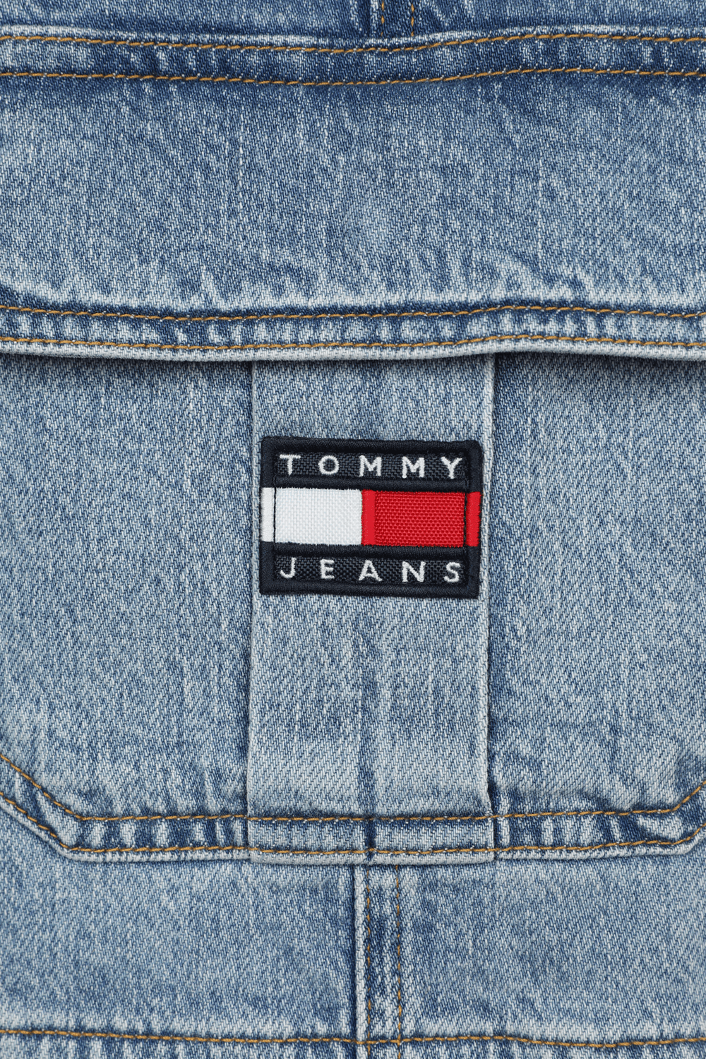 תמונת תקריב של Cargo Dungaree Denim Dress