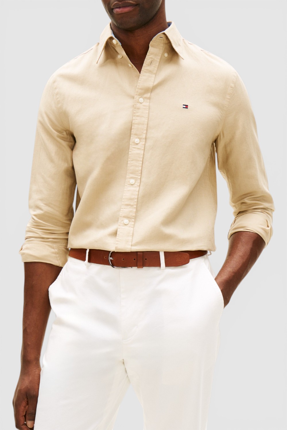 תמונת דוגמן קידמית של חולצה מכופתרת ארוכה