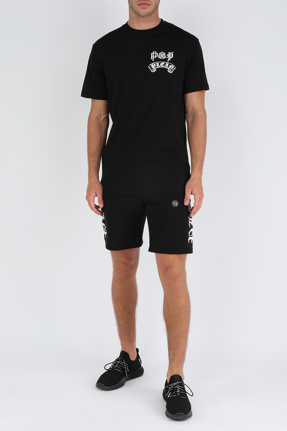 תמונת דוגמן קידמית של נעלי ריצה שחורות אייקוניק