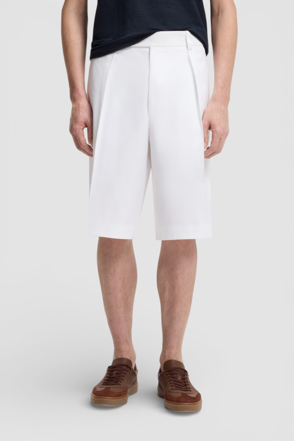 תמונת דוגמן קידמית של מכנסיים קצרים בסגנון מחויט