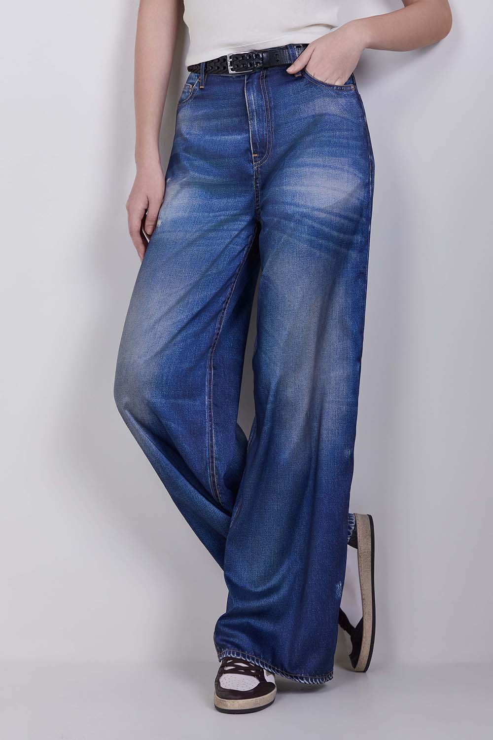 תמונת דוגמן קידמית של מכנסיים ארוכים