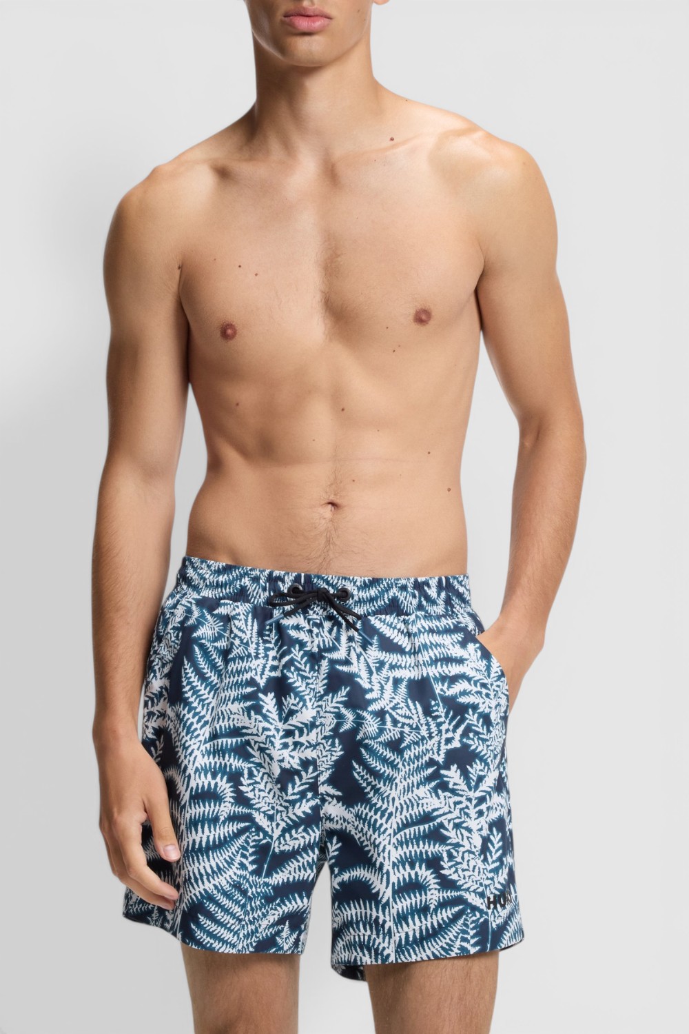 תמונת דוגמן קידמית של מכנסי בגד ים