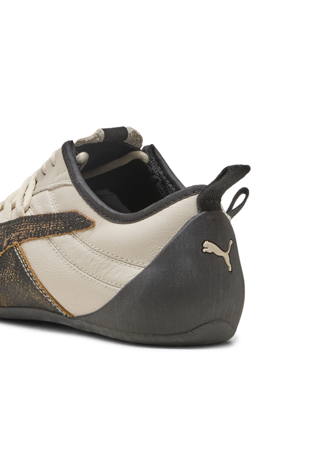 תמונת פנים של נעלי סניקרס