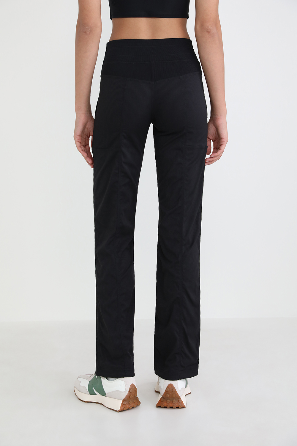 תמונת דוגמן אחורית של Dance Studio Mid-Rise Jogger