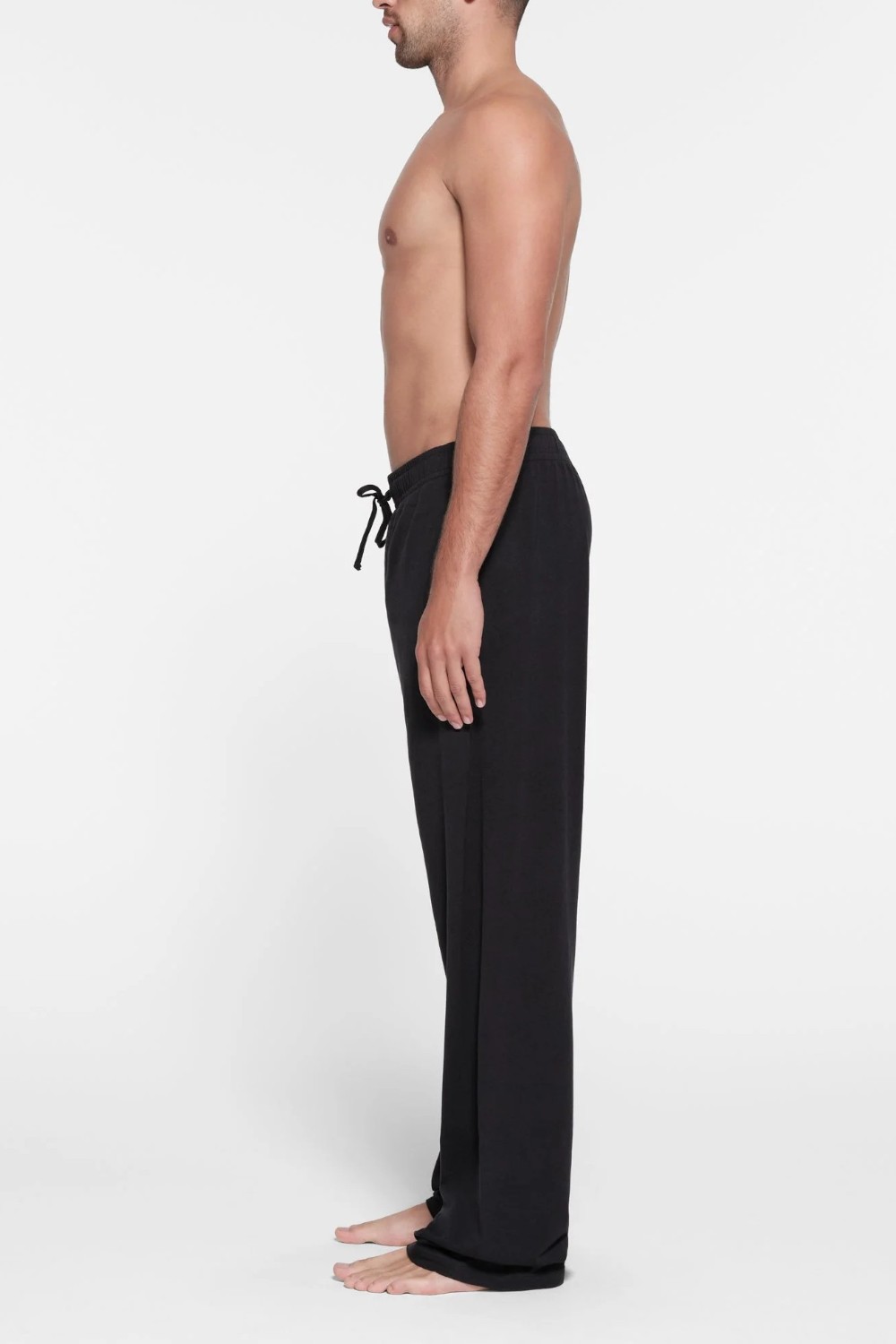 תמונת תקריב דוגמן של STRAIGHT LEG PANT