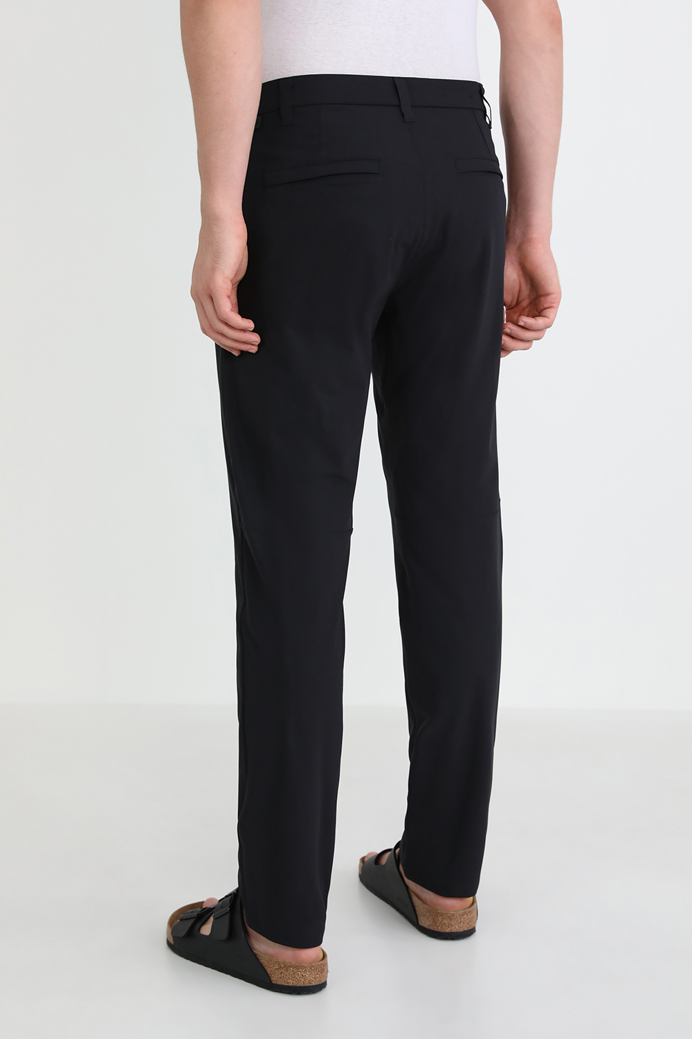 תמונת דוגמן אחורית של Commission Classic-Tapered Golf Pant 32