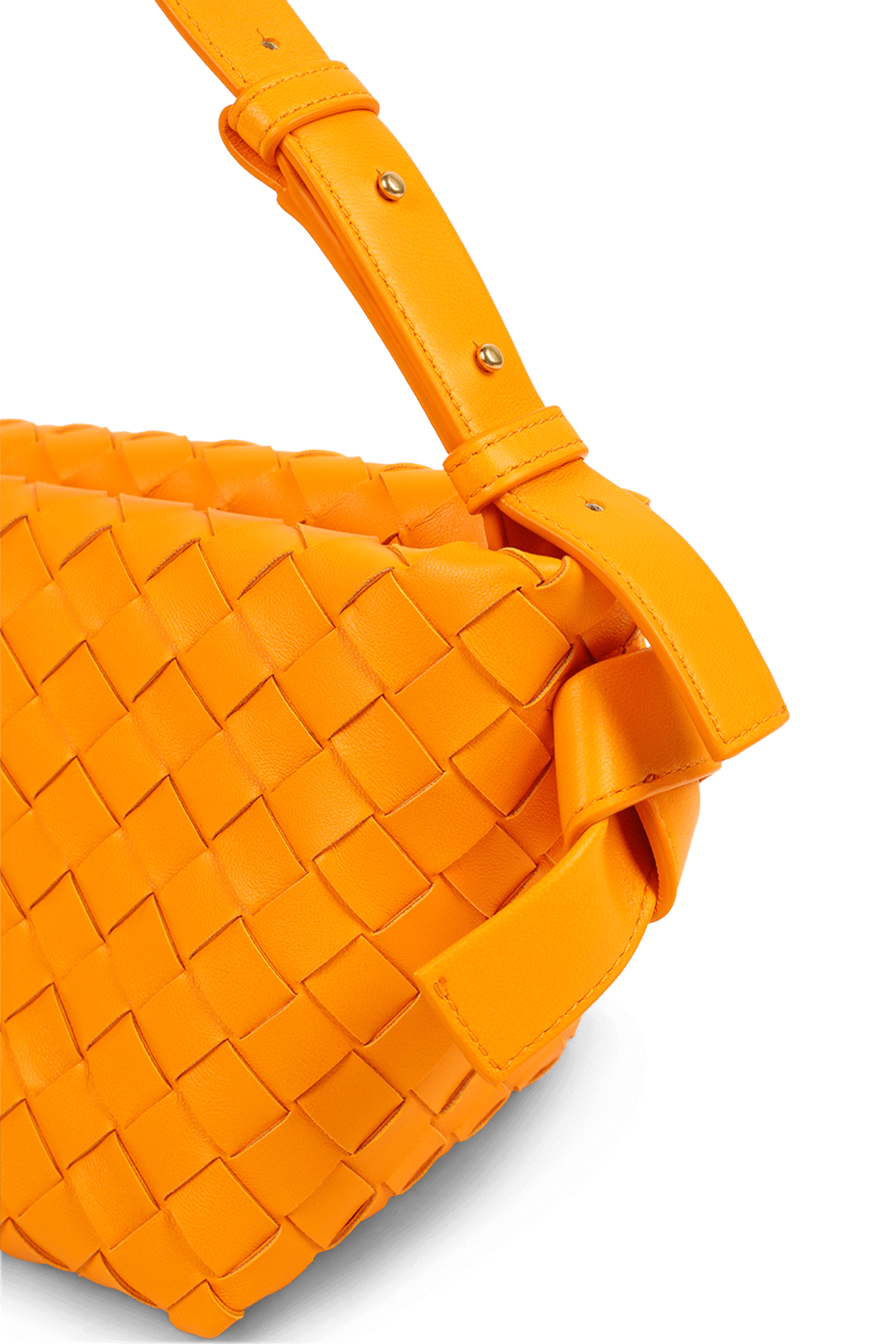 תמונת תקריב של תיק צד שתי וערב כתום