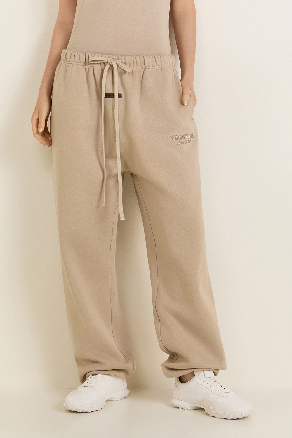 תמונת דוגמן קידמית של מכנסי ג'וג