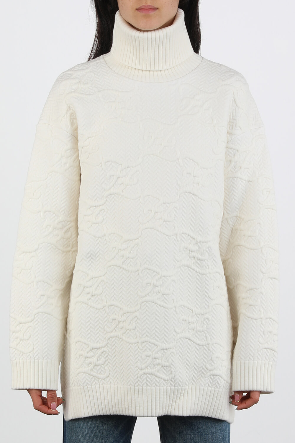 תמונת דוגמן קידמית של סוודר גולף אוברסייז בגוון לבן