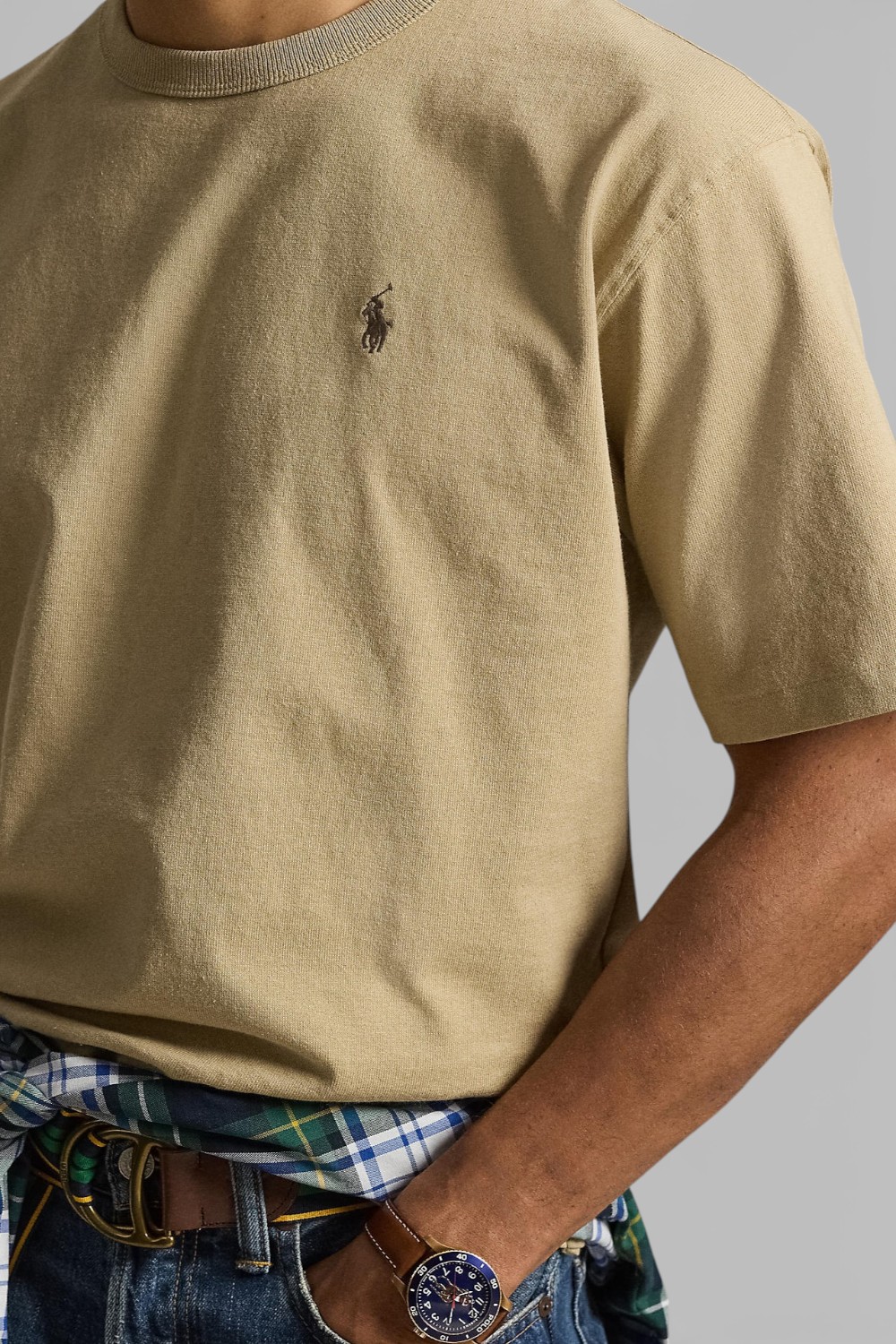 תמונת תקריב דוגמן של חולצת טי