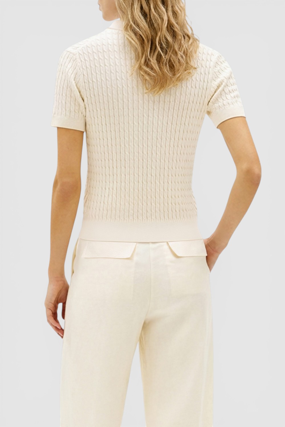 תמונת דוגמן אחורית של סריג פולו