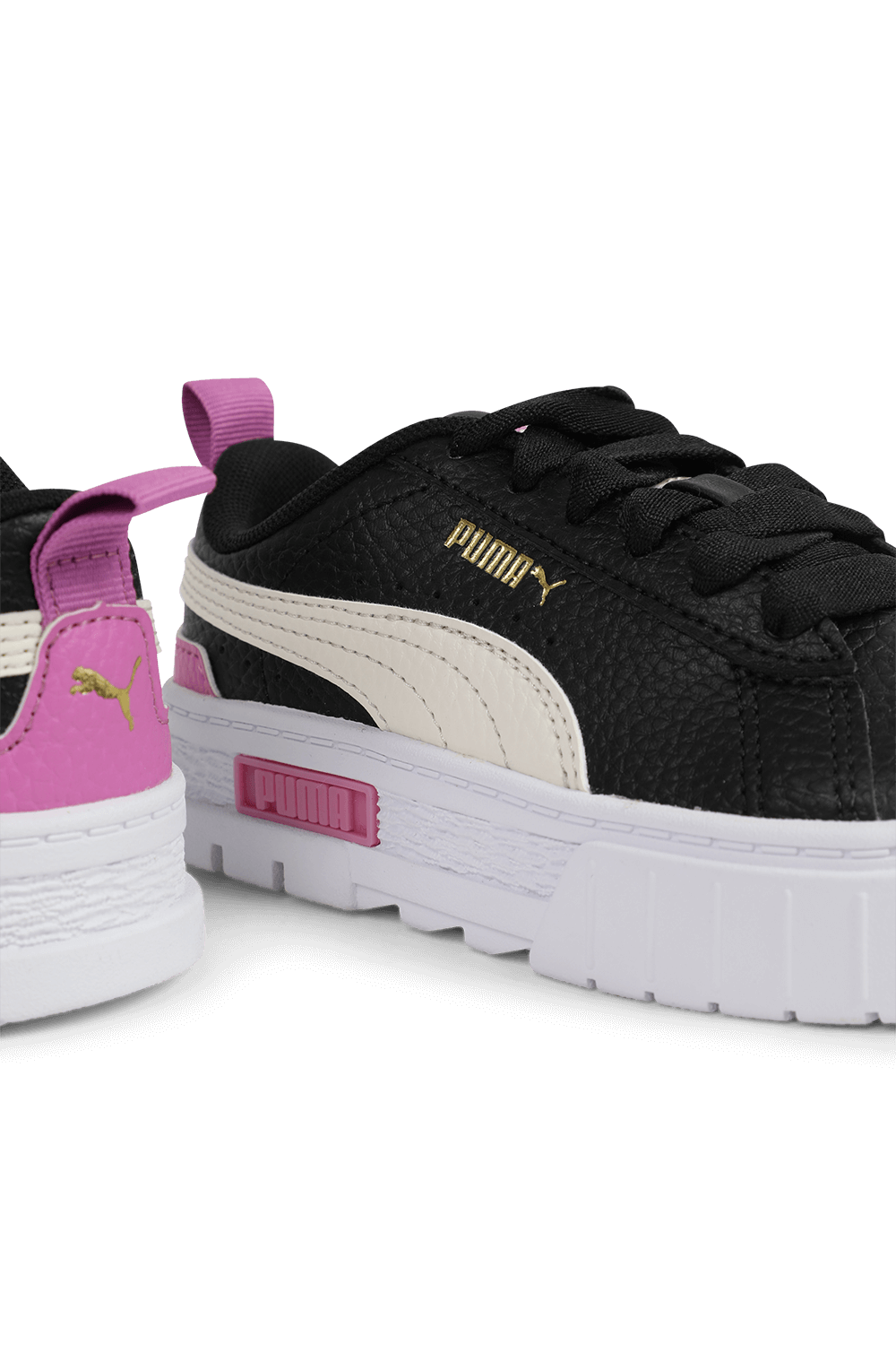 תמונת תקריב של מידות 28-35 סניקרס מייז