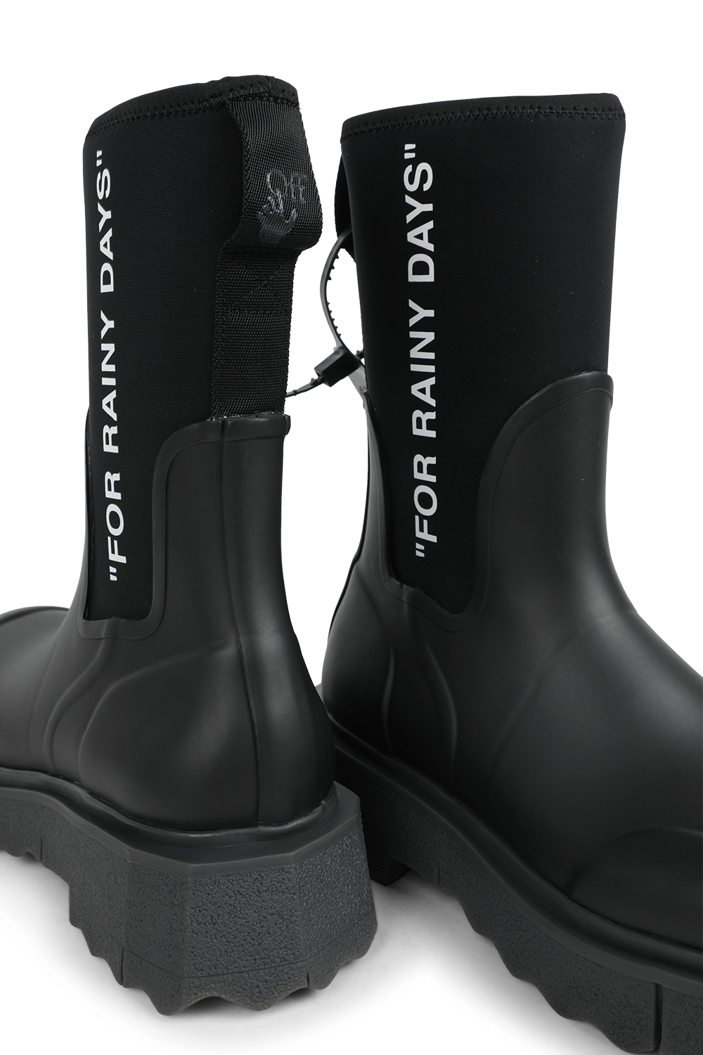 תמונת תקריב של מגפוני גומי