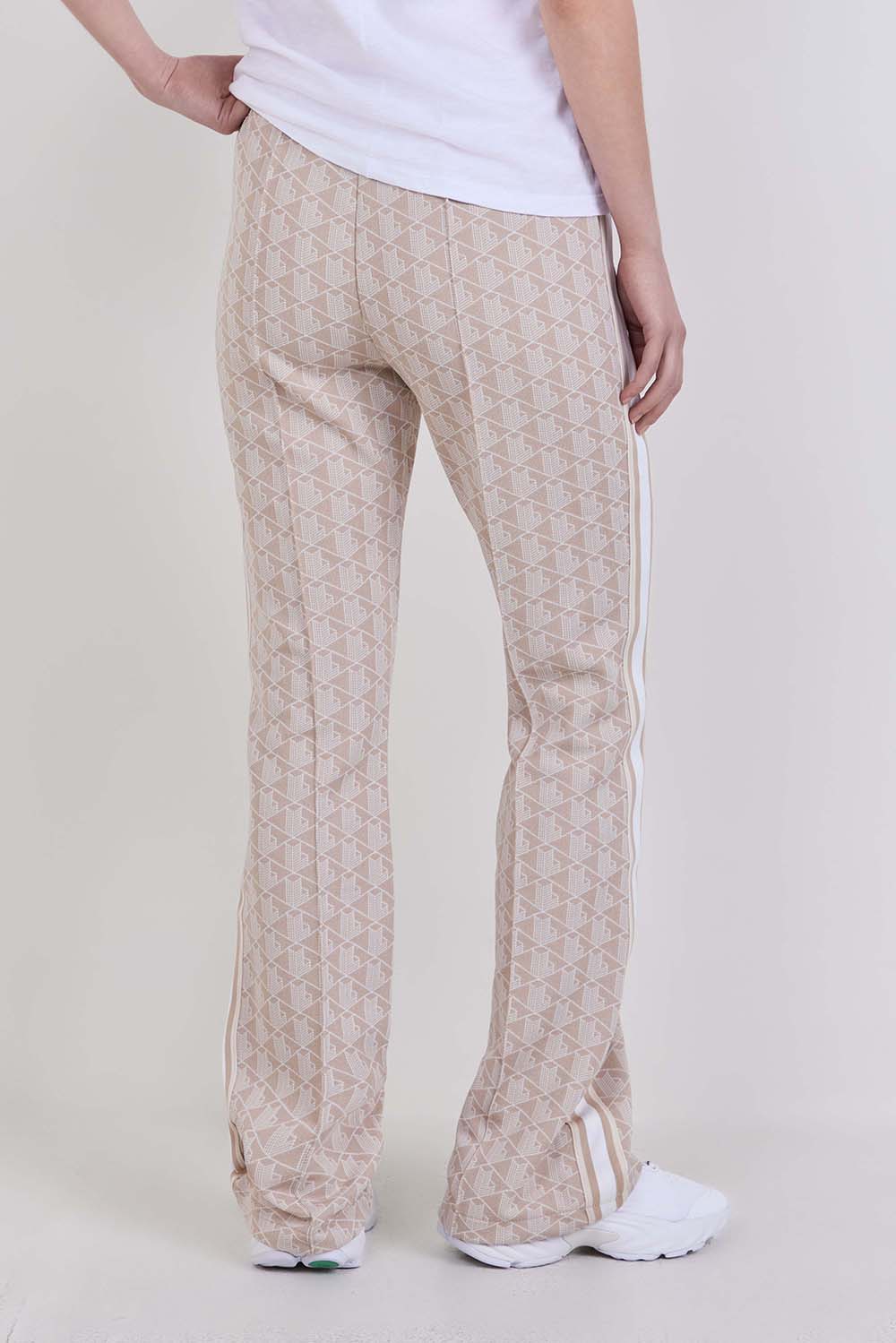 תמונת דוגמן אחורית של מכנסיים ארוכים