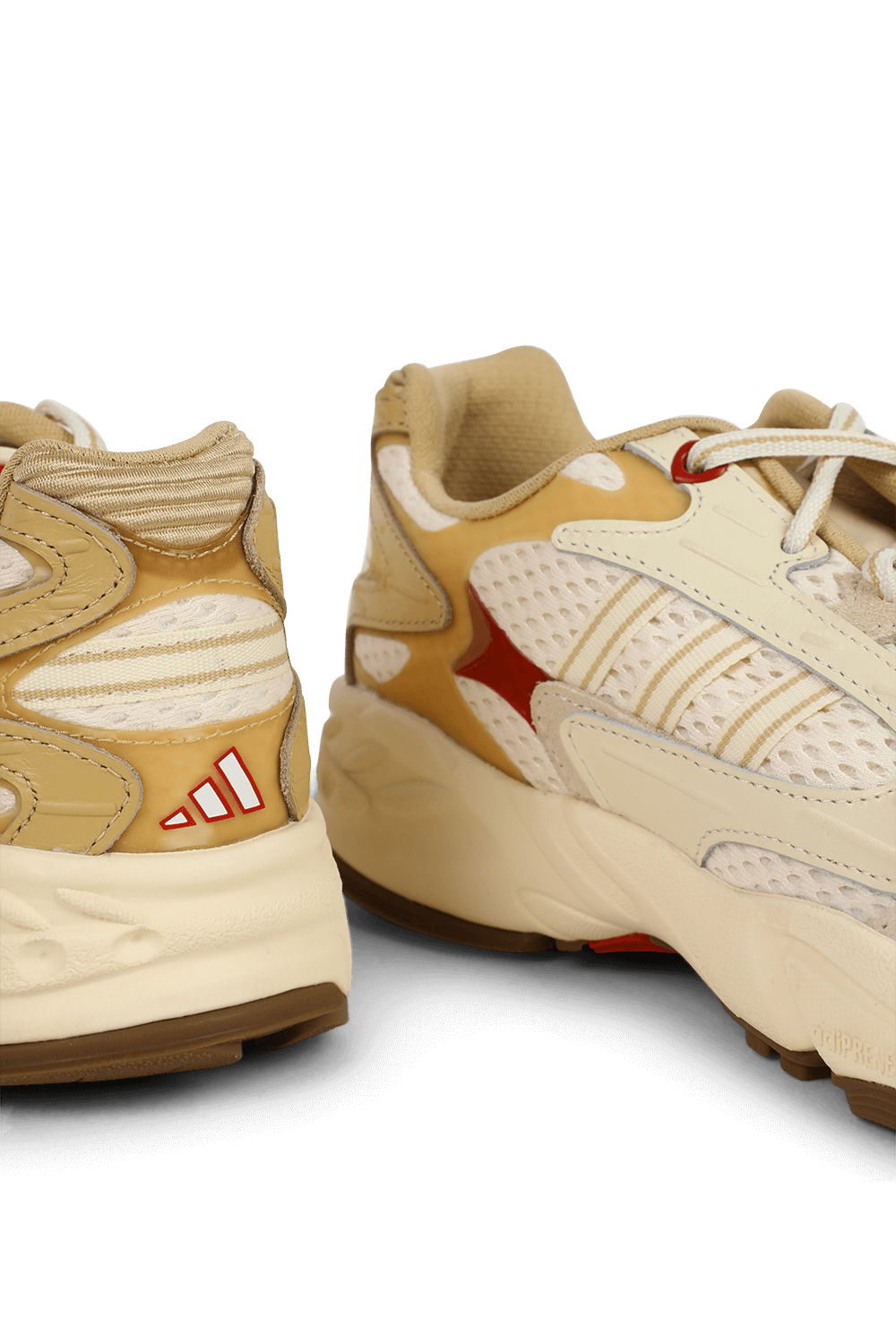 תמונת תקריב של אדידס X אייבי פארק נעלי סניקרס סאווג' וי 4