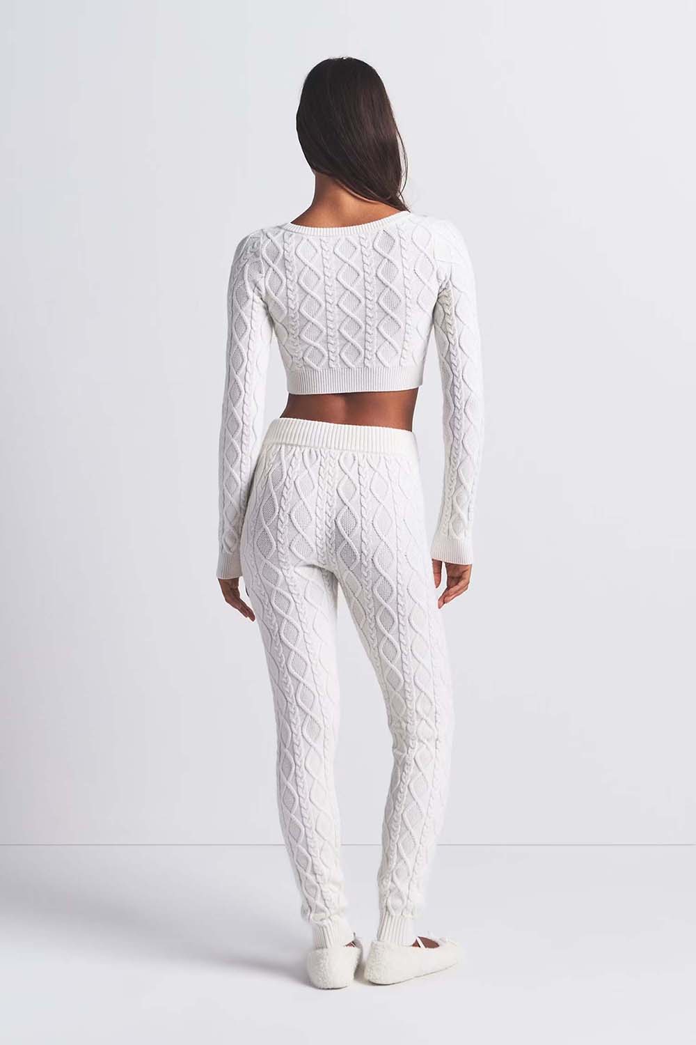 תמונת דוגמן אחורית של CABLEKNIT CARDIGAN