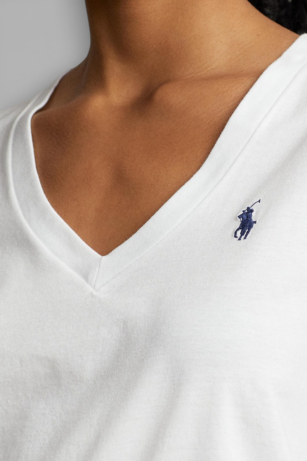 תמונת תקריב דוגמן של חולצת טי