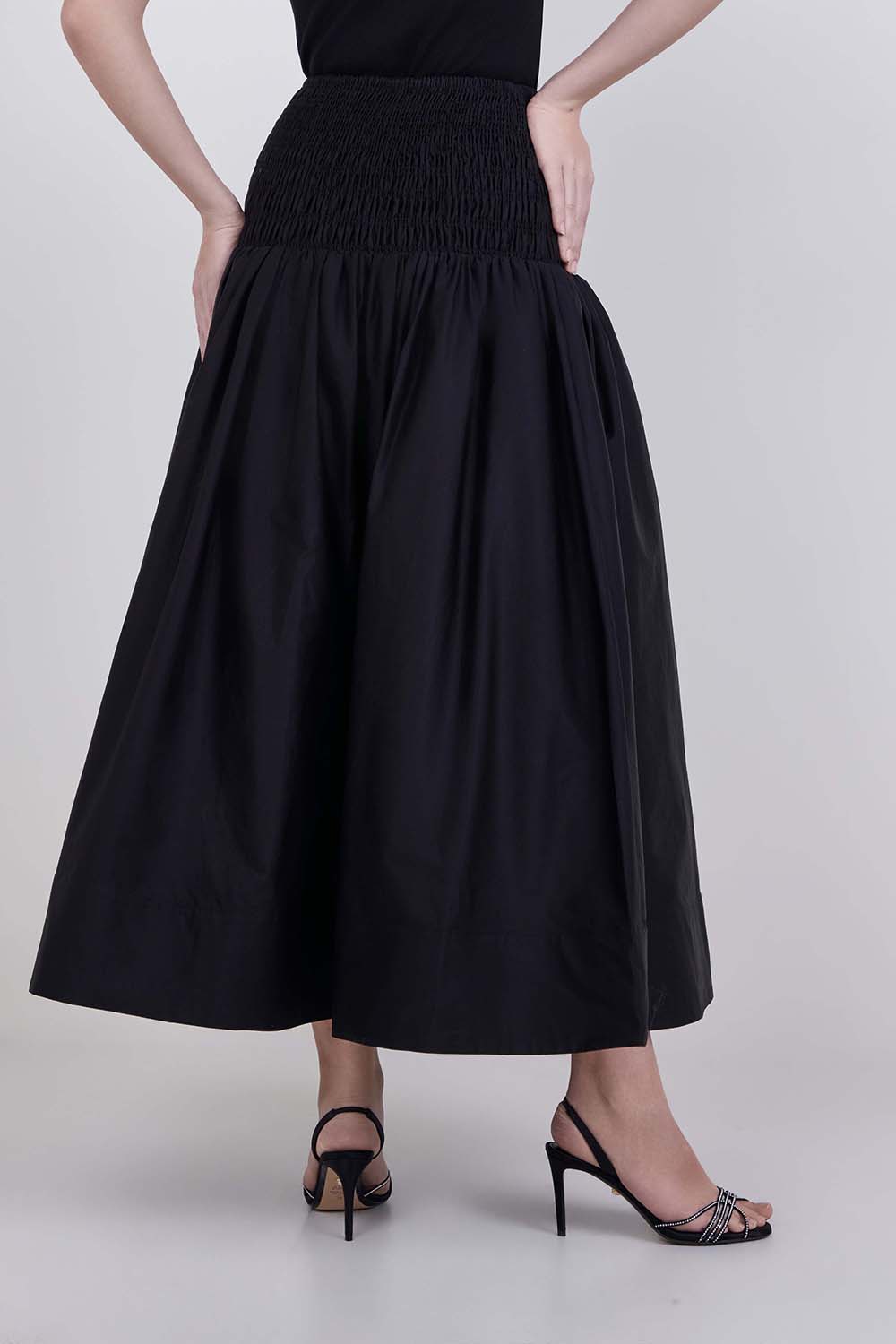 תמונת דוגמן אחורית של חצאית מקסי