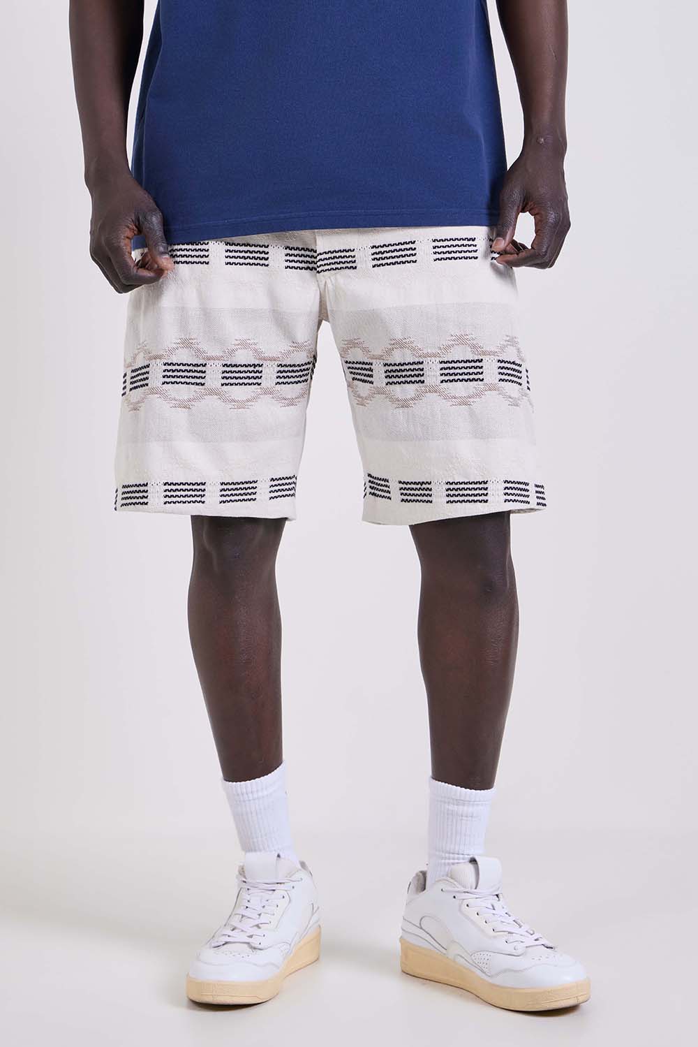 תמונת דוגמן קידמית של מכנסי ברמודה