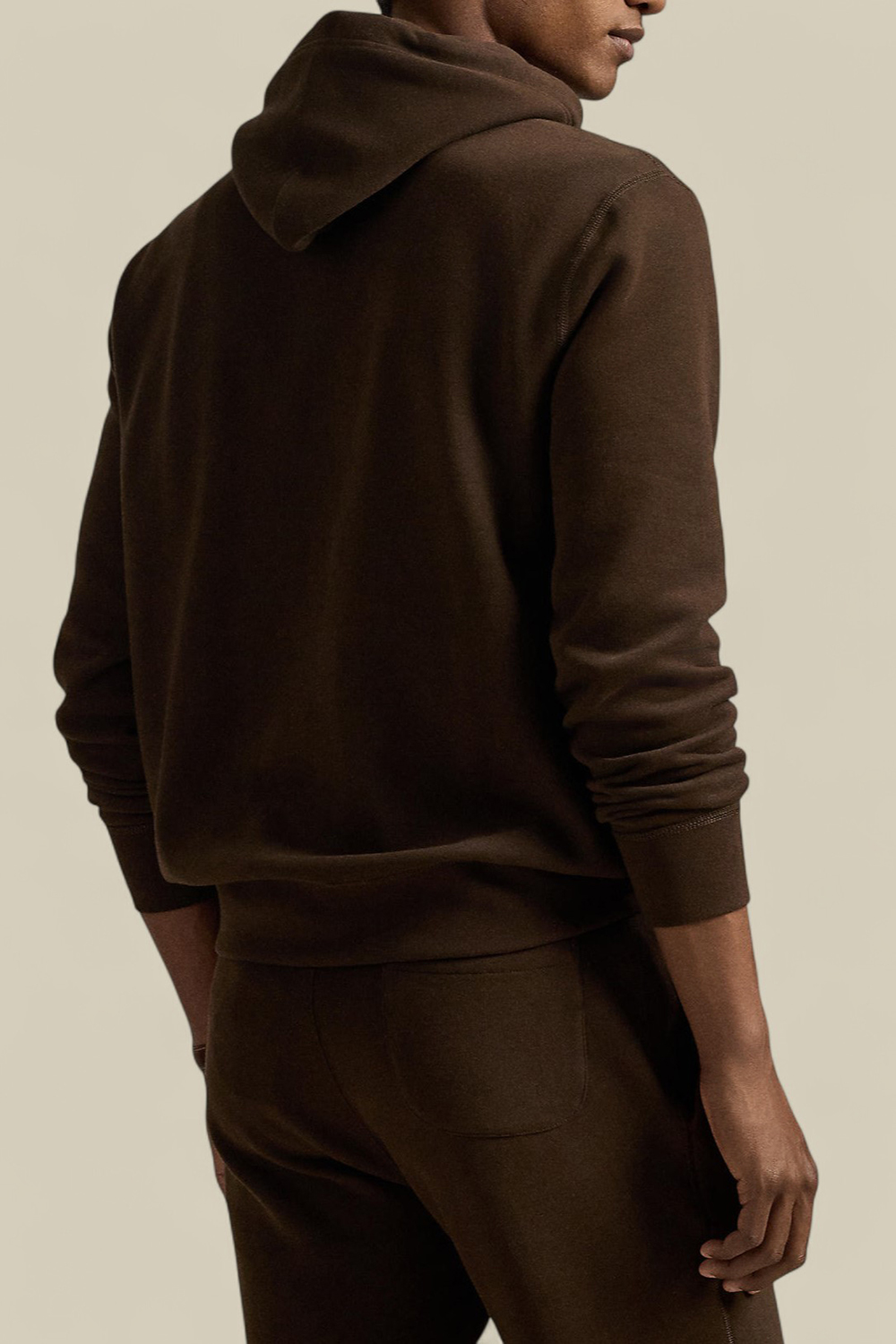 תמונת דוגמן אחורית של סווטשירט קפוצ'ון