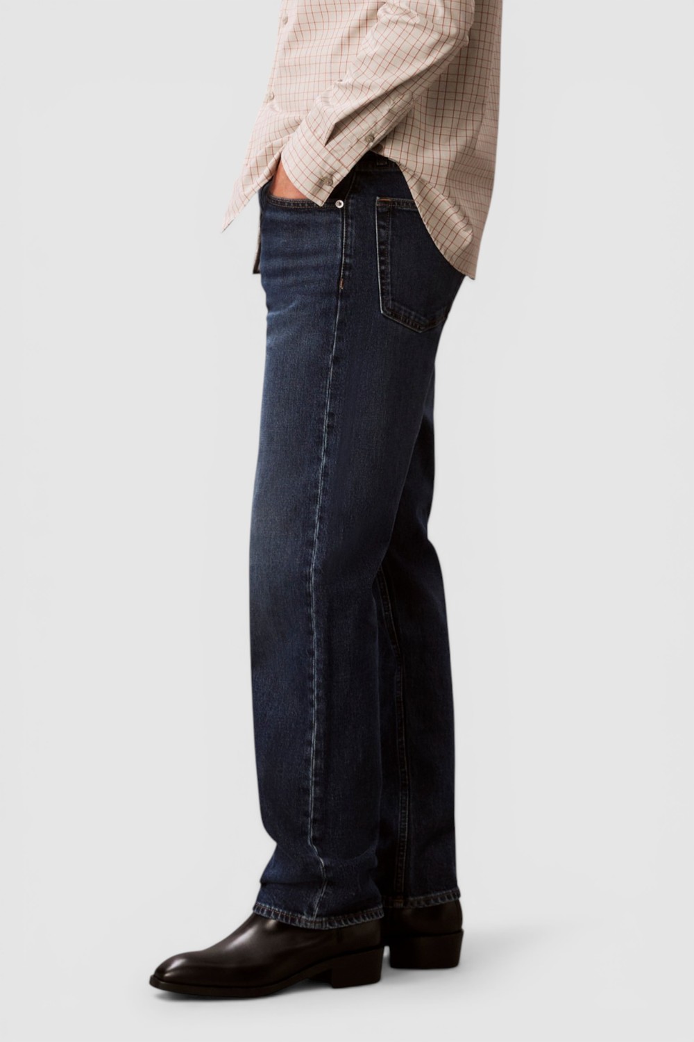 תמונת דוגמן קידמית של מכנסי ג'ינס בגזרה ישרה