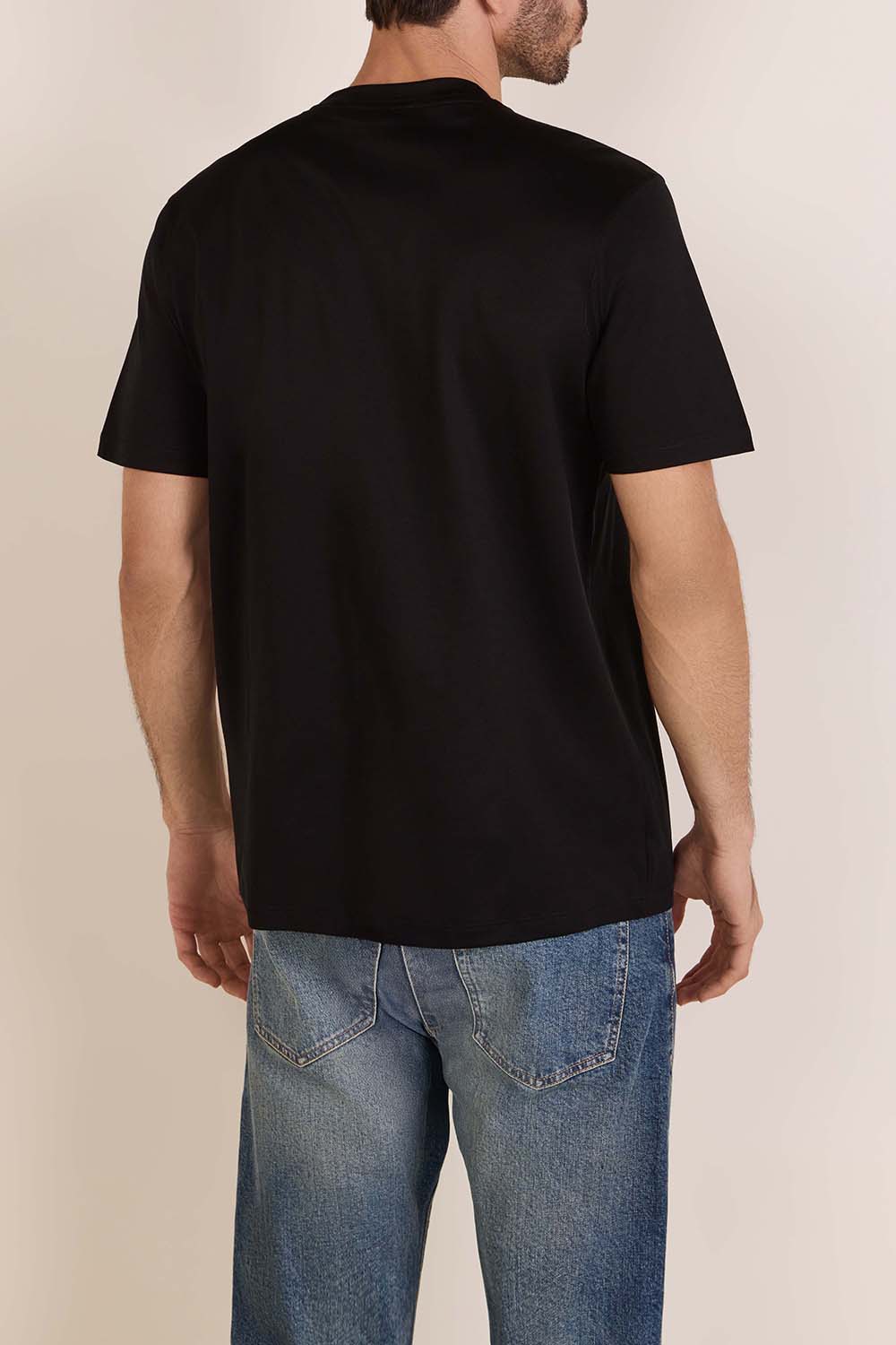 תמונת דוגמן אחורית של חולצת טי