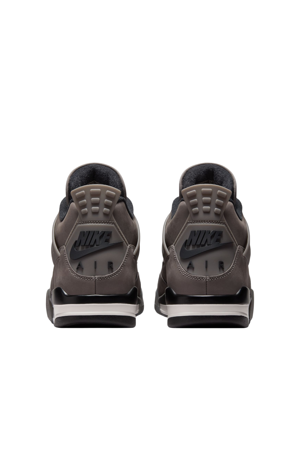 תמונת תקריב של נעלי סניקרס ג'ורדן 4 רטרו