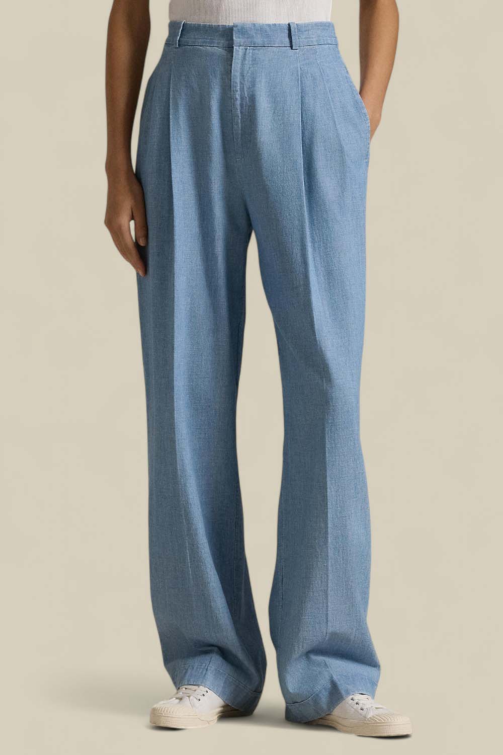 תמונת דוגמן קידמית של מכנסי ג'ינס מתרחבים