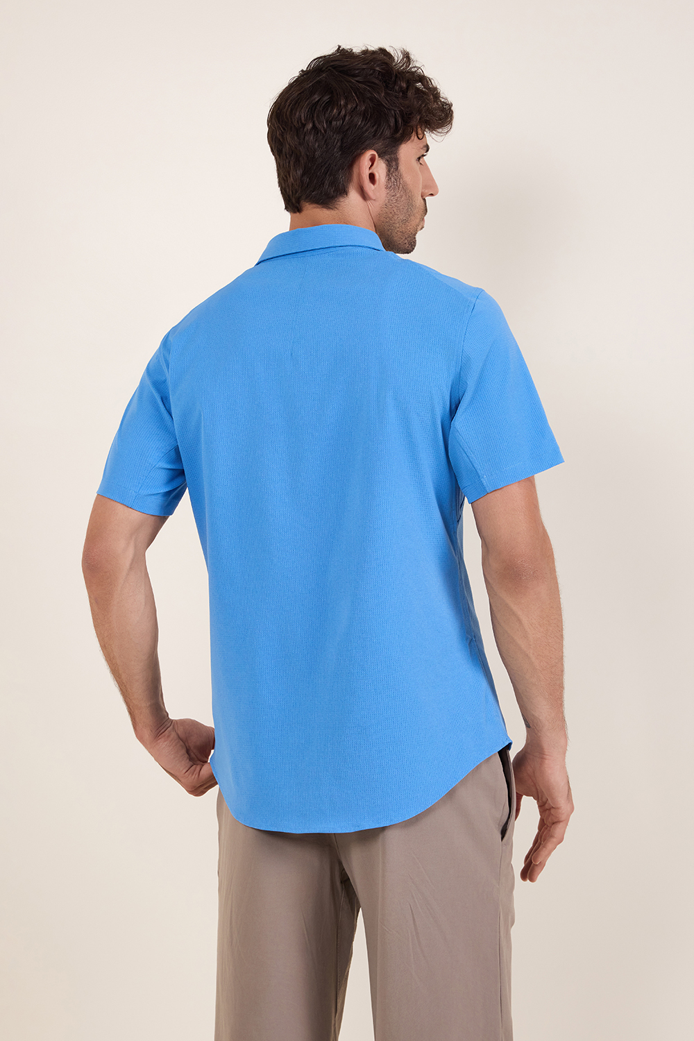תמונת דוגמן אחורית של Airing Easy Short Sleeve Shirt